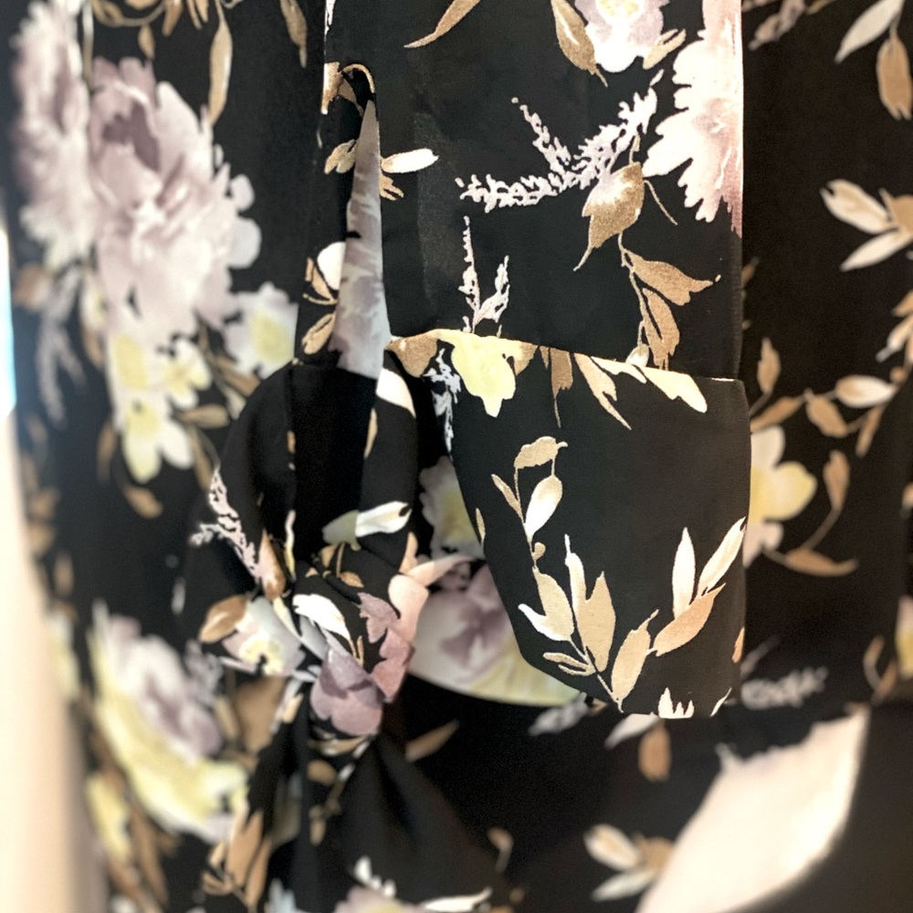 Floral print surplice blouse - Picture 5 of 5